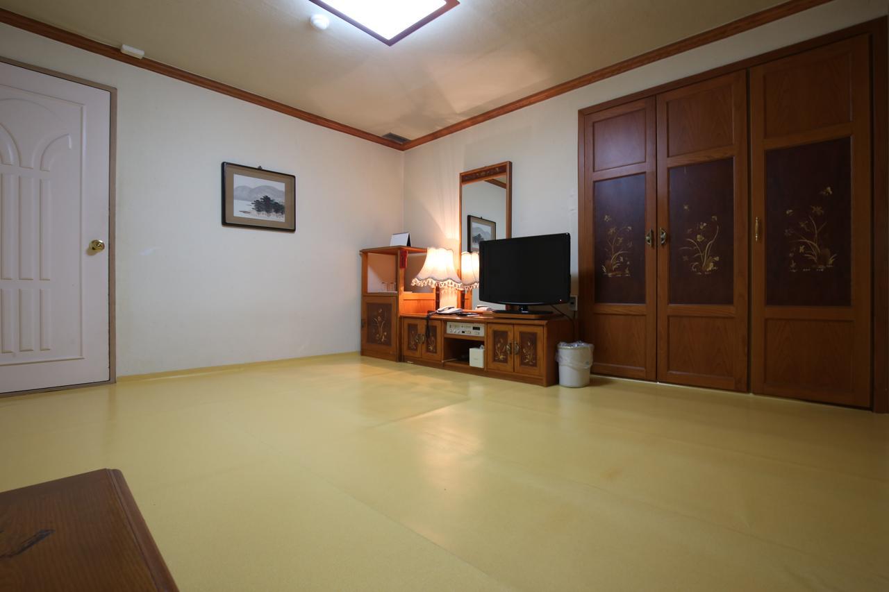 Boeun Lake Hills Hotel Songnisan מראה חיצוני תמונה